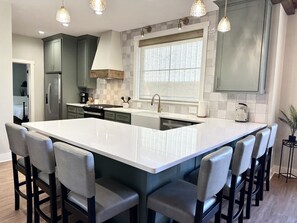 Mikroaaltouuni, uuni, liesi, astianpesukone