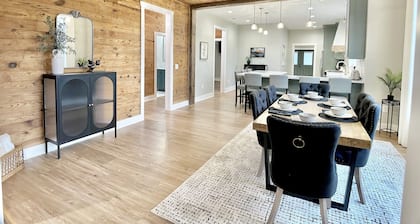 MINE CREEK COTTAGE
3 King Beds 2 Full Baths
Sleeps 7
