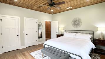 3 habitaciones, tabla de planchar con plancha, wifi y ropa de cama