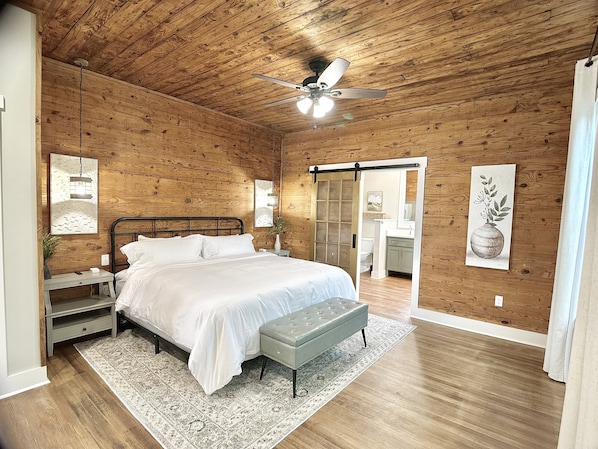 3 makuuhuonetta, silitysrauta/-lauta, Wi-Fi, vuodevaatteet