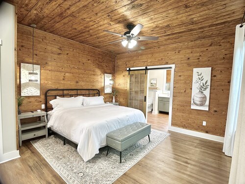 Luxury Home Near Crater of Diamonds 
3 King Beds 2 Full Baths
Sleeps 7