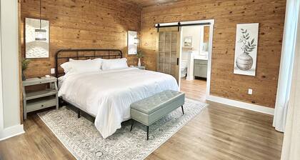 Luxury Home Near Crater of Diamonds
3 King Beds 2 Full Baths
Sleeps 7