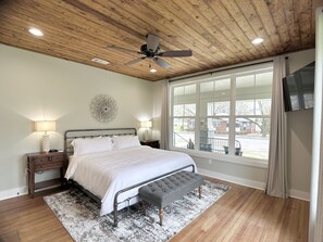 3 bedrooms, iron/ironing board, WiFi, bed sheets - Luxury Home Near Crater of Diamonds 
3 King Beds 2 Full Baths
Sleeps 7 (Nashville)