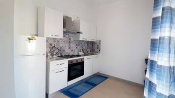 Apartment | Private kitchen | Cookware/dishes/utensils