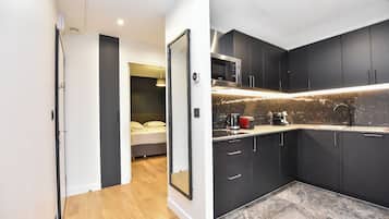 Superior-Apartment, Stadtblick | Eigene Küche | Kühlschrank