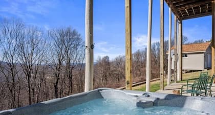 Mountain Top Retreat- amazing views, hot tub, game room, fire pit, pet-friendly