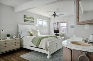 4 bedrooms, desk, iron/ironing board, travel cot