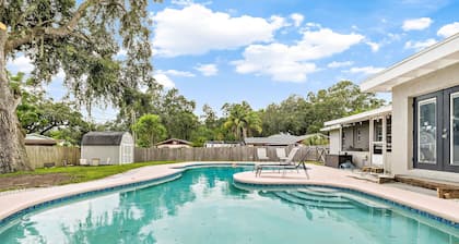 Beachy getaway in lovely Lakeland, Fl!