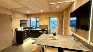 Kühlschrank, Mikrowelle, Ofen, Herdplatte