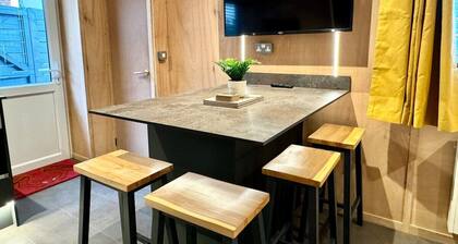 Stunning Secret Studio - Beach Retreat - Sleeps 4