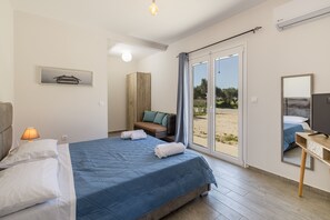 2 bedrooms, iron/ironing board, travel cot, free WiFi