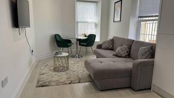 Apartamento | Área de estar | TV