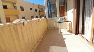 Apartment, 1 Bedroom, Smoking, Balcony | Property grounds