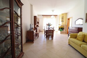 Appartement, 1 chambre, fumeur, balcon | Coin séjour