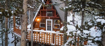 A-Frame Cabin - Mountain Views, Deck, Pet Friendly