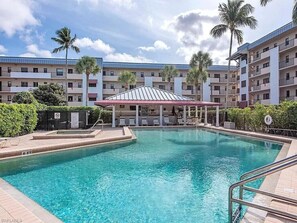 Outdoor pool, a heated pool - Beau Mer Condo with views of Naples Bay, walking distance to Old Naples (Naples)