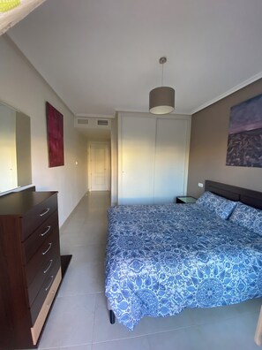 3 bedrooms, iron/ironing board, free WiFi, bed sheets