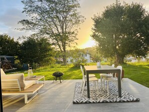 Outdoor dining - Maison Basque Traditionnelle Bien Rénovée Entre mer et Montagne, Chiens Acceptés (Bassussarry)