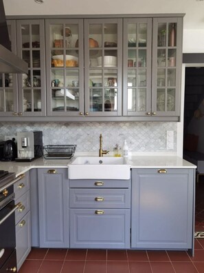 Fridge, microwave, oven, stovetop - Maison Basque Traditionnelle Bien Rénovée Entre mer et Montagne, Chiens Acceptés (Bassussarry)