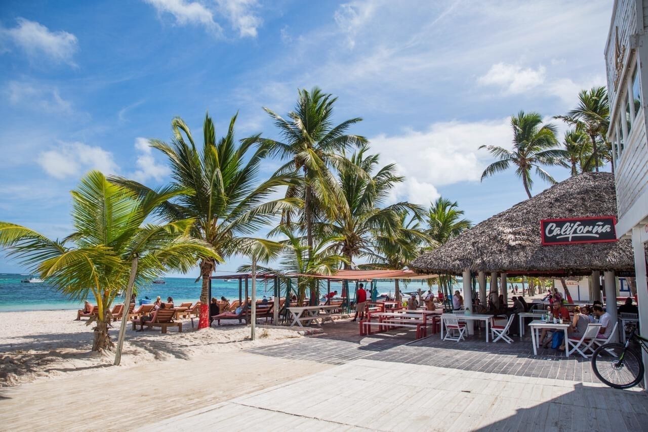 In Strandnähe, Liegestühle, Strandtücher