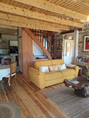 Living area - 2 Bedroom Private vacation home in SpÃ©zet (Spézet)