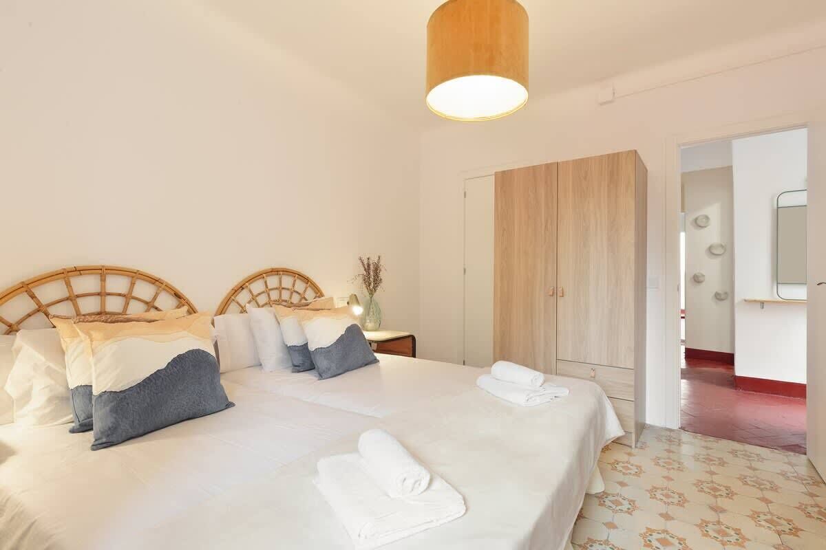 2 bedrooms, iron/ironing board, free WiFi, bed sheets