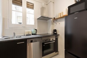 Fridge, microwave, oven, stovetop - BC0CR024S6 - Sagrada Familia Vl (Barcelona)