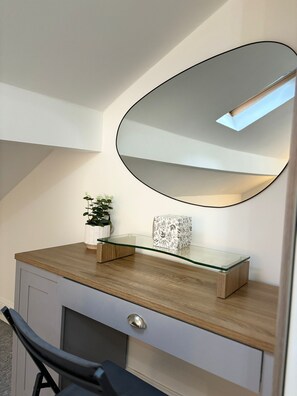 Interior - 2-bedroom flat walking distance to Cardiff Bay Penarth Town Centre and Marina. 
 (Penarth)