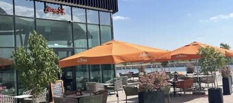 A Place To Stay 
1BR apartment 
Water’s edge/ Yas island