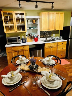 Fridge, microwave, coffee/tea maker, electric kettle - Private Truro apt near Corn Hill Beach & Ptown, dog-friendly--laundry & parking! (Truro)