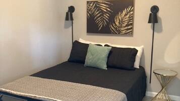 2 makuuhuonetta, silitysrauta/-lauta, Wi-Fi, vuodevaatteet