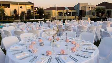 Khu ẩm thực ngoài trời