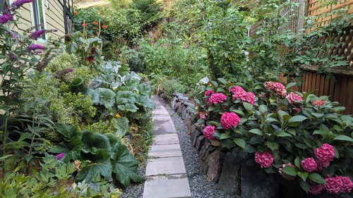 New on Vrbo -
Private Garden Suite - Free car charger