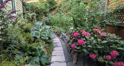 New on Vrbo -
Private Garden Suite - Free car charger