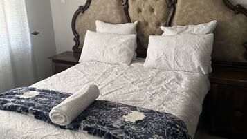 5 bedrooms, iron/ironing board, WiFi, bed sheets