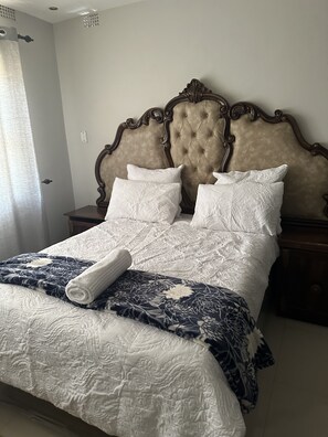 5 室のベッドルーム、アイロン / アイロン台、WiFi、ベッドシーツ