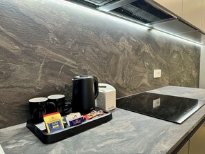 Superior Apartment | Private kitchen | Full-size fridge, oven, dishwasher, cookware/dishes/utensils - Adige Apartments (Trento)