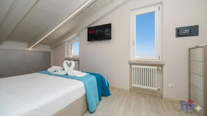 2 bedrooms, in-room safe, iron/ironing board, free WiFi