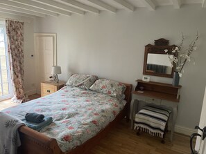 1 chambre, fer et planche à repasser, Wi-Fi gratuit, draps fournis