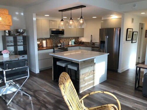 Boutique Hotel-like Condo in the Heart of Downtown

