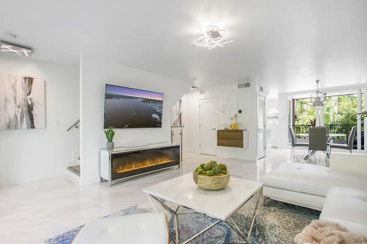 Photo 9 of Modern Townhome Downtown - Walk to Beach, 5th Ave, Marina, Tennis and Parks