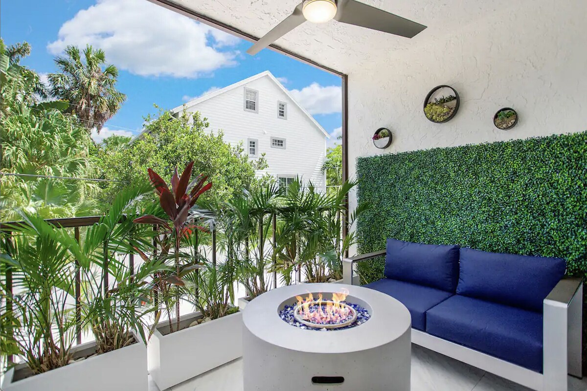 Photo 4 of Modern Townhome Downtown - Walk to Beach, 5th Ave, Marina, Tennis and Parks