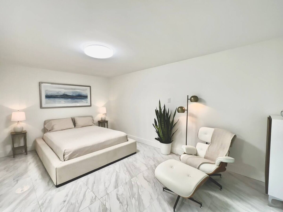 Photo 10 of Modern Townhome Downtown - Walk to Beach, 5th Ave, Marina, Tennis and Parks