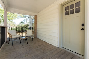 Terrace/patio - Ivey Cottage: 5 min to Downtown & Pet Friendly! (Wilmington)