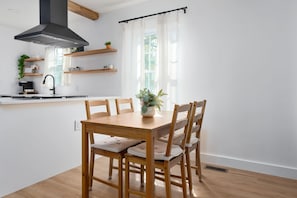 Dining - Ivey Cottage: 5 min to Downtown & Pet Friendly! (Wilmington)