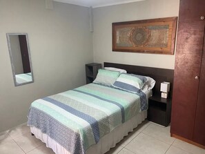 1 غرفة نوم ومكواة/لوح كي وواي فاي وملاءات أسرّة