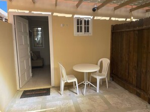 تناول الطعام بالخارج