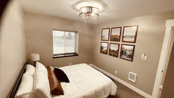 2 habitaciones, tabla de planchar con plancha y cuna de viaje
