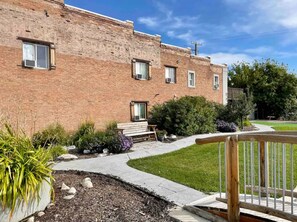 المنطقة المحيطة بالمنشأة