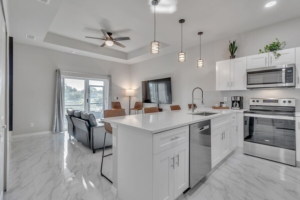 Frigorifero, microonde, forno, lavastoviglie